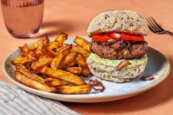 Burger à l'italienne, frites maison et mayonnaise au basilic au Moulinex Companion