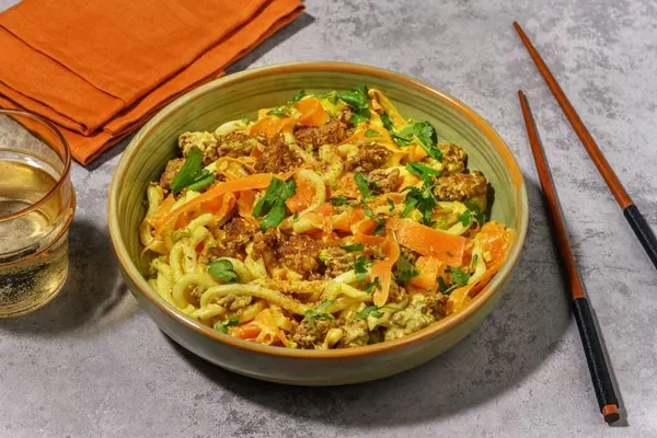 Curry udon au bœuf haché et lait de coco au Moulinex Companion