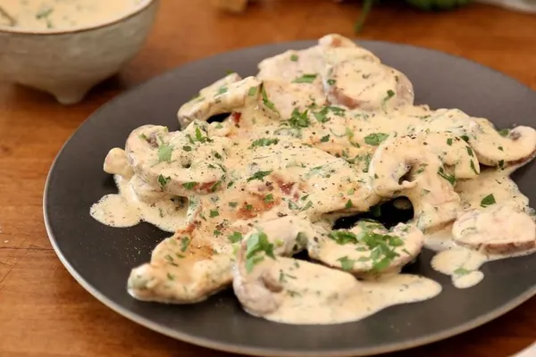 Escalopes de veau à la crème et aux champignons au Monsieur Cuisine